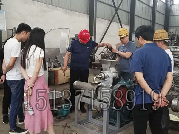 湖北客户来方锐机械厂现场实地考察-朝鲜冷面机